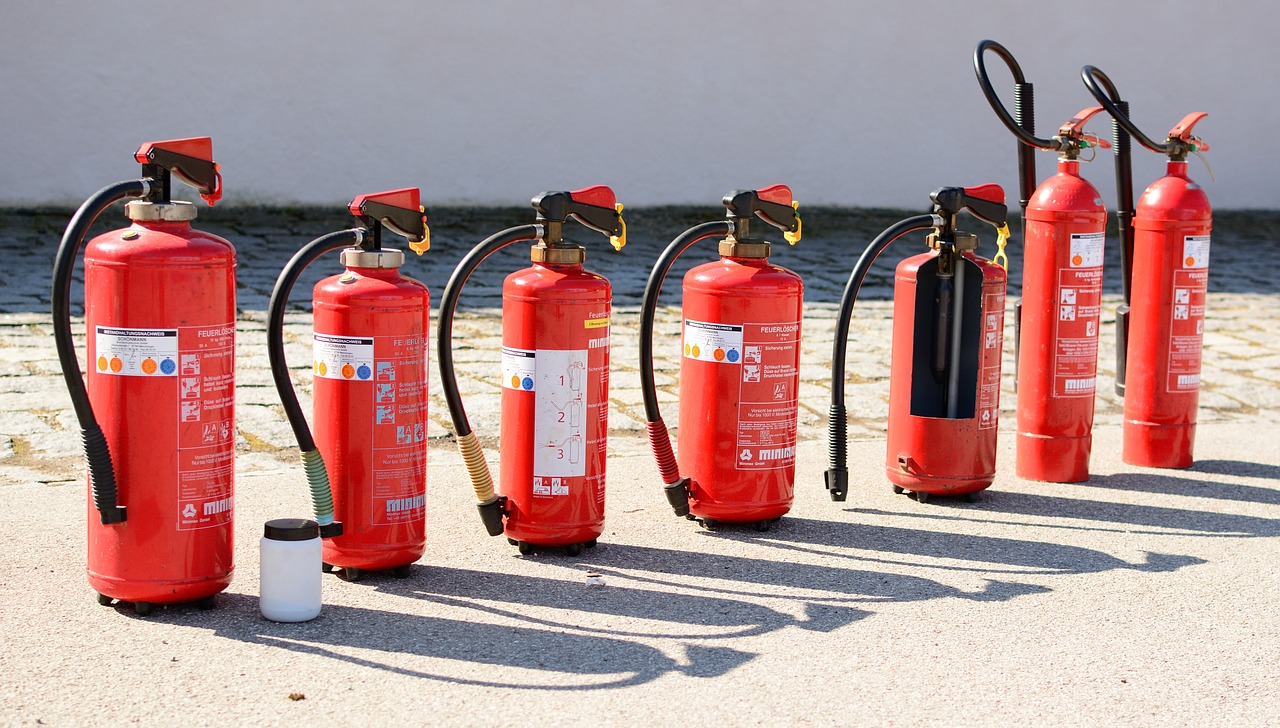 fire-extinguisher-712975_1280